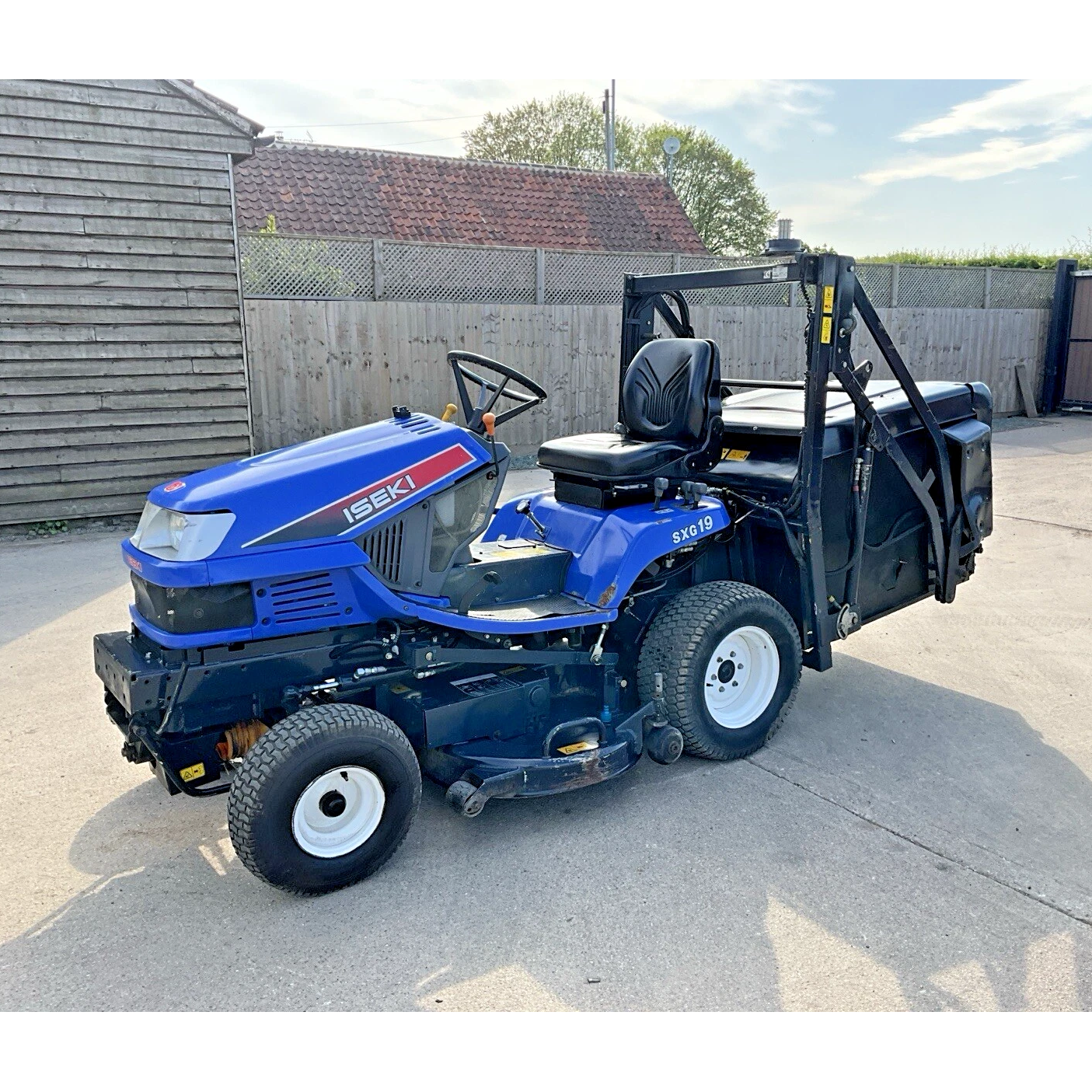 2012 ISEKI SXG19 HIGH TIP DIESEL RIDE ON LAWN MOWER